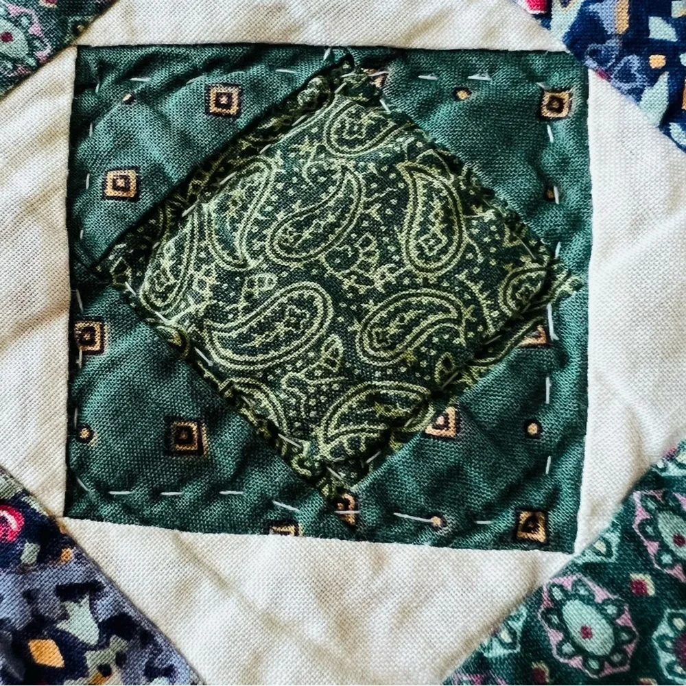 Vintage Pineapple Pattern Cotton Quilt – 100” x 90” Queen/King.